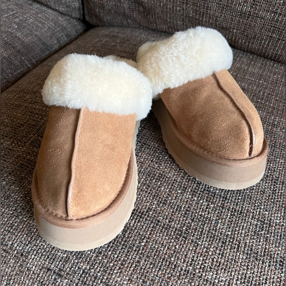 Women's UGG Disquette Slipper, Chestnut, Size 5 - Picture 1 of 11